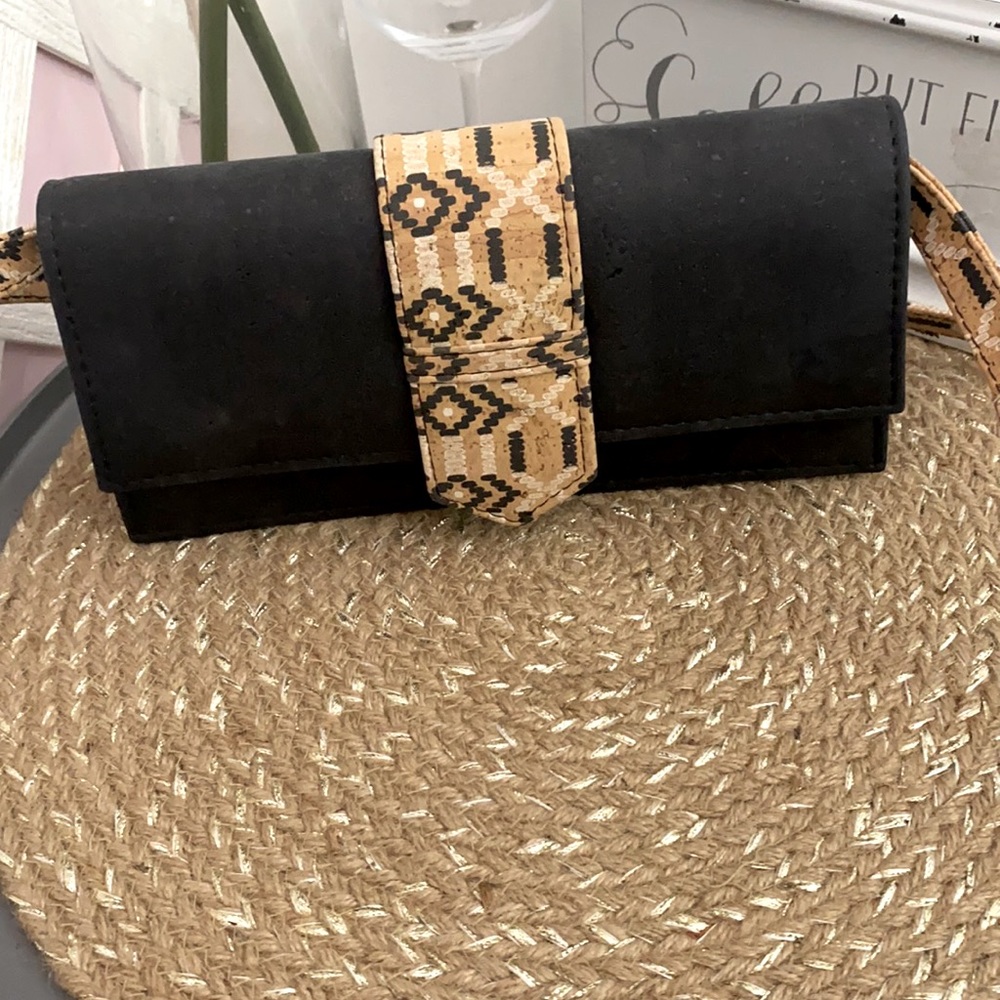 Beautiful shoulder bag 💯% made out of cork